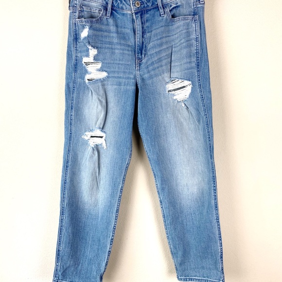 Hollister High Rise Girlfriend Jeans - Picture 9 of 12